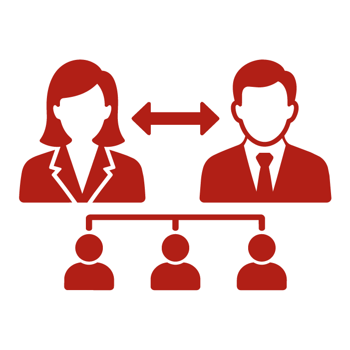 Una mujer y un hombre conectados por una flecha bidireccional sobre tres integrantes de equipo, representación de colaboración y liderazgo compartido.