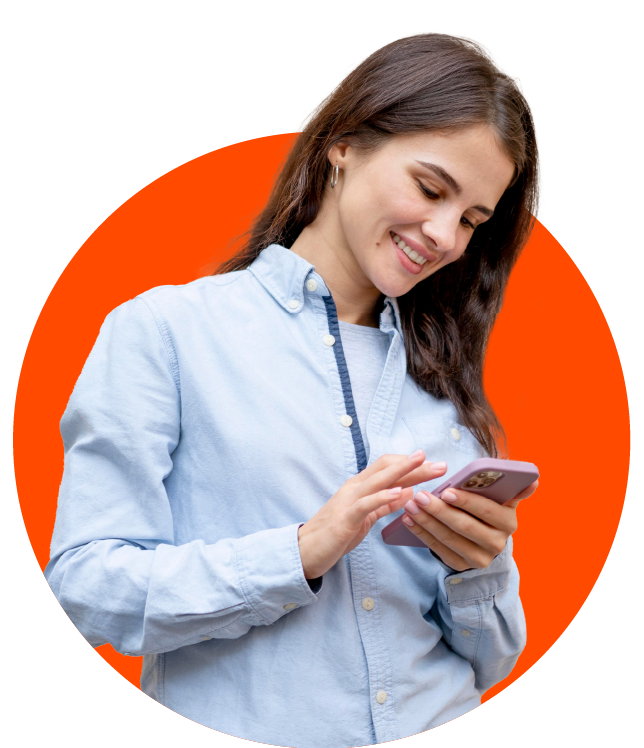 estudiante participando en clases digitales para estudiar administración de empresas virtual